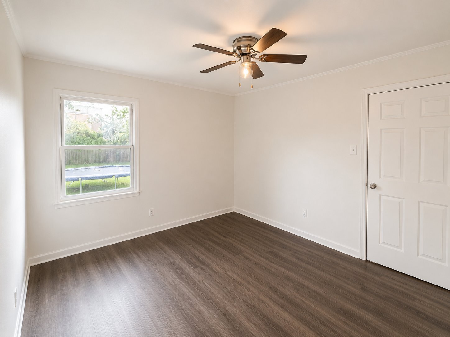 Building Photo - 213 Oak Park Dr