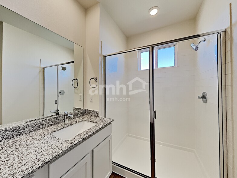 Building Photo - 2709 Meadowood Heights
