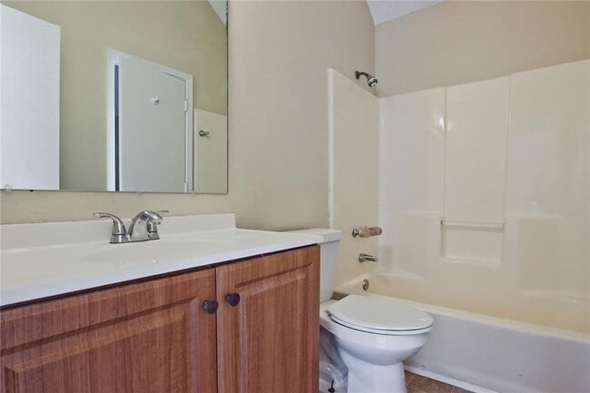 Building Photo - 3657 River Ridge Ct