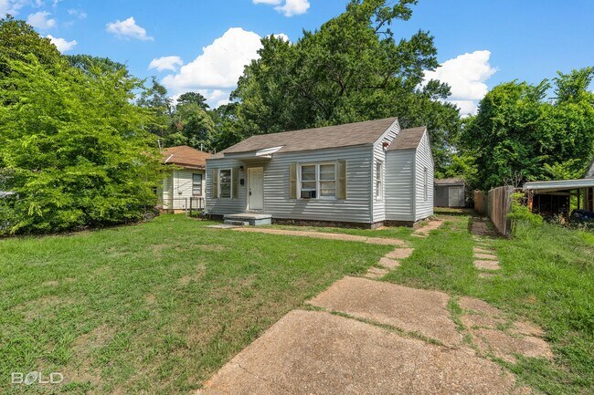 Building Photo - 3920 Huston St