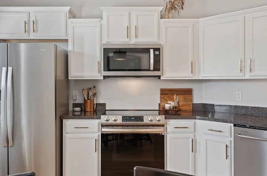 Building Photo - 5433 Perlou Ln