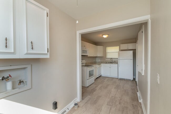 Building Photo - $1,300 - 3 bed/2 bath house for rent in Fl...