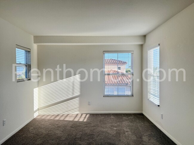 Building Photo - 6473 Terraza Portico