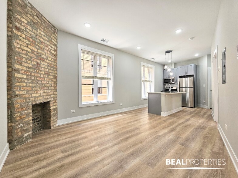 Building Photo - 428 W Belden Ave