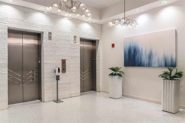 Building Photo - 415 E Pine St