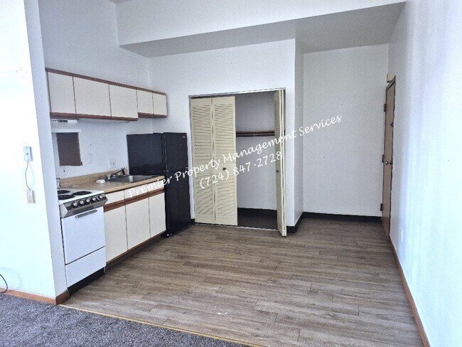 Building Photo - 518 W Cunningham St