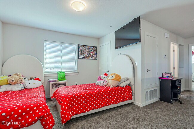 Building Photo - 12622 Zollinger Ave