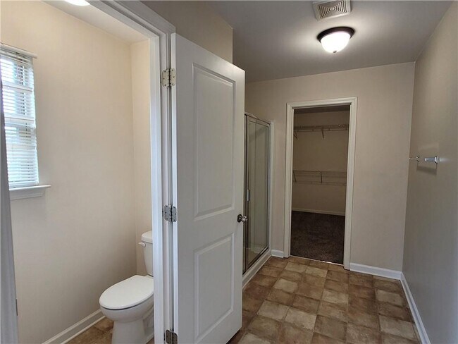 Building Photo - 6010 Stonebrook Ln
