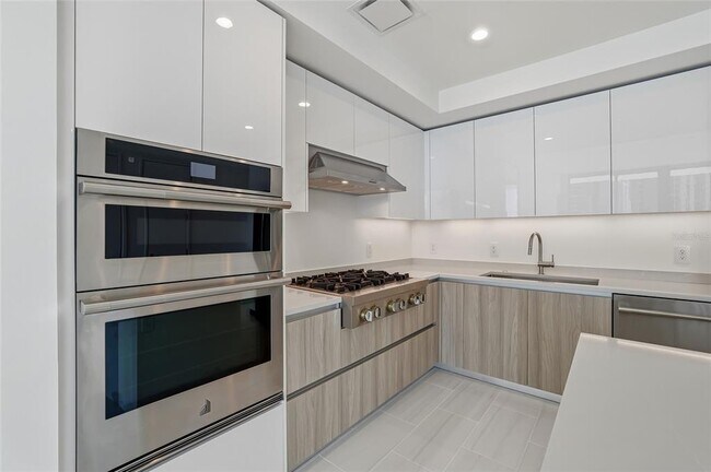 Building Photo - 400 Central Ave