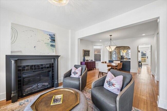 Building Photo - 4912 N Winchester Ave