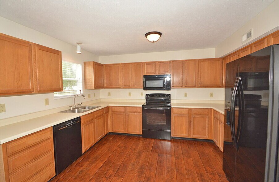 Building Photo - 453 Yorktown Ln