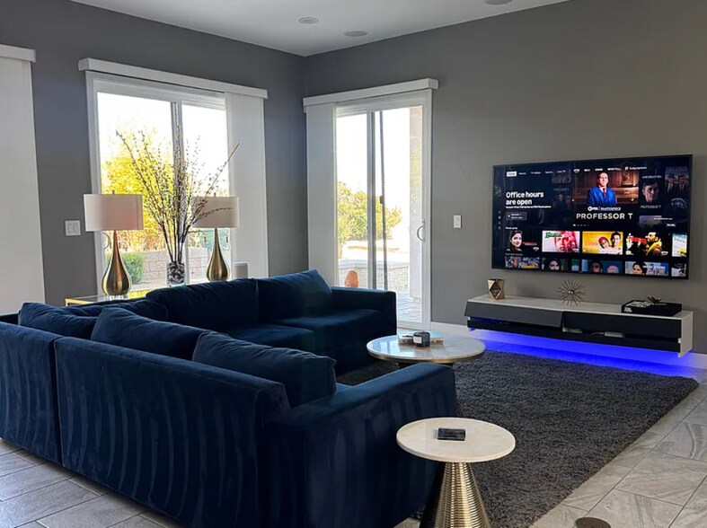 Building Photo - 217 Cromarty St