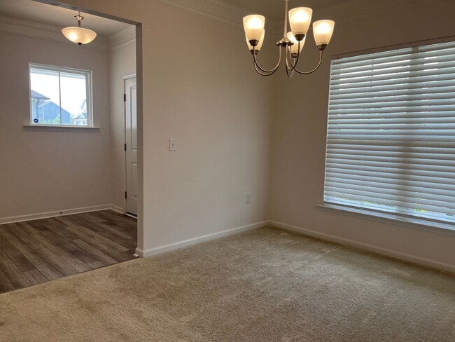 Building Photo - Stunning, Elegant Residence in Fuquay-Vari...