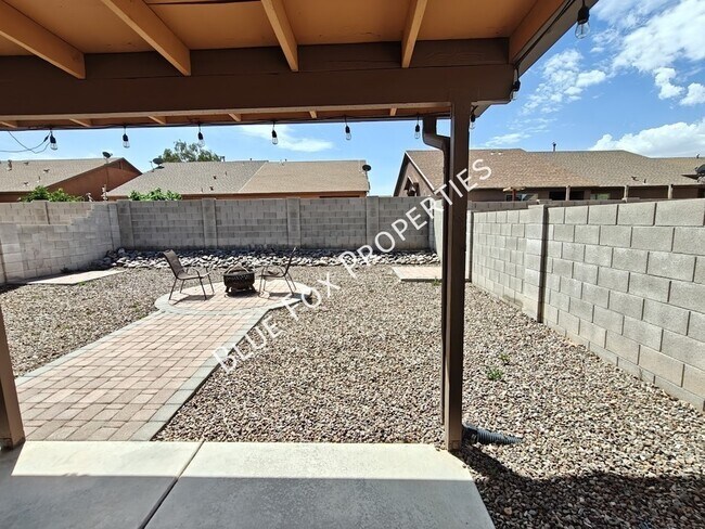 Building Photo - 2122 E Calle Arroyo Lindo