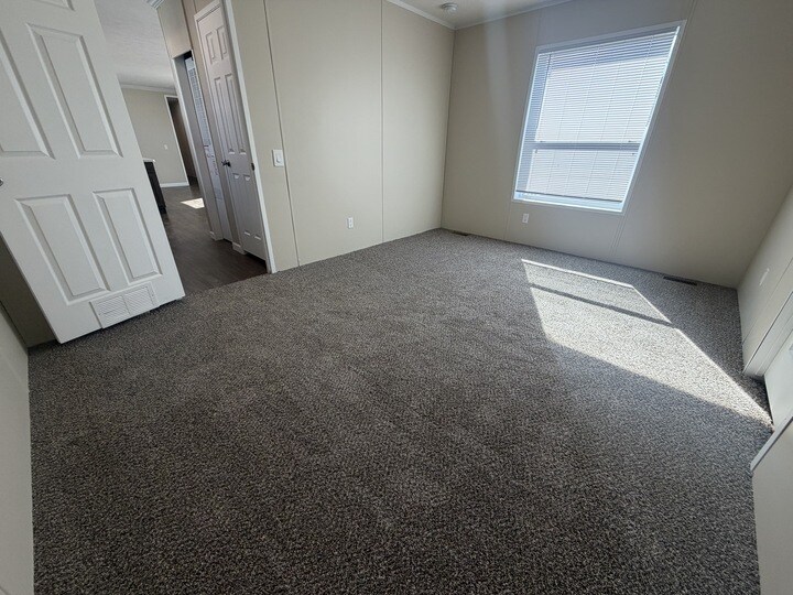 Building Photo - 38127 Ducharme Dr