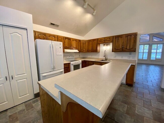 Building Photo - SPACIOUS HOME IN SANTA CLARA COMING SOON!