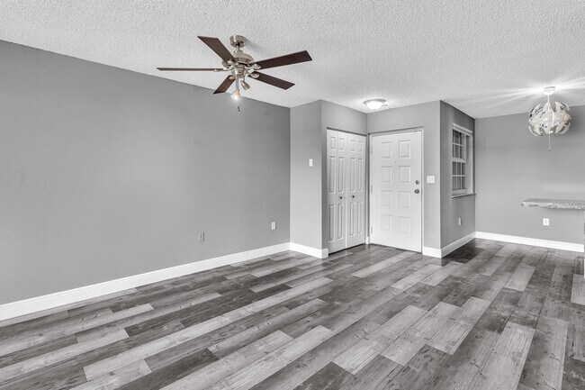 Building Photo - 2820 N Oakland Forest Dr