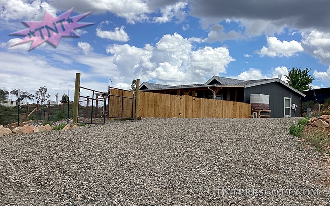Building Photo - Home in Dewey Humboldt