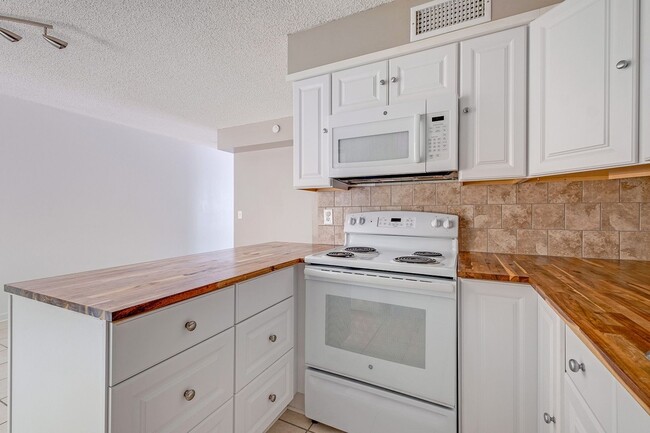 Building Photo - Sanctuary Near Downtown Nashville (MOVE IN SPECIAL!)