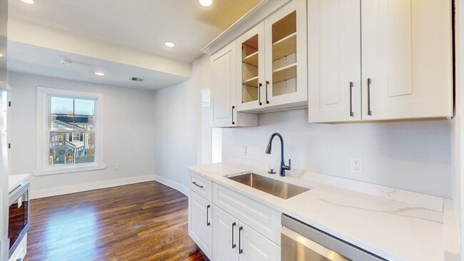 Building Photo - 24 Alfred St