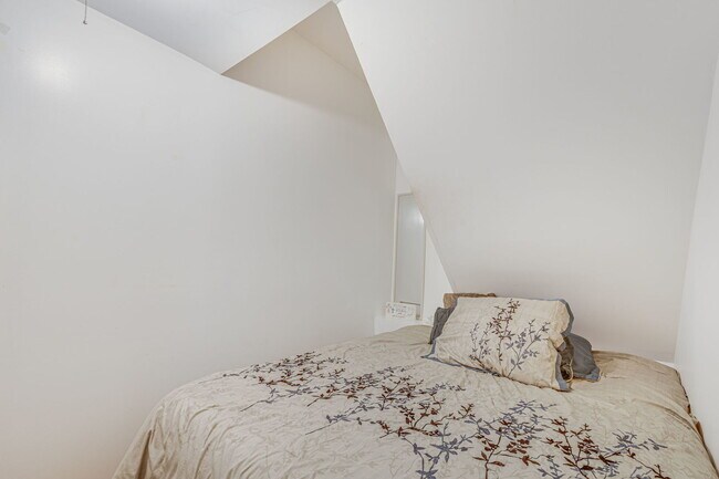 Building Photo - 931 Brummel St