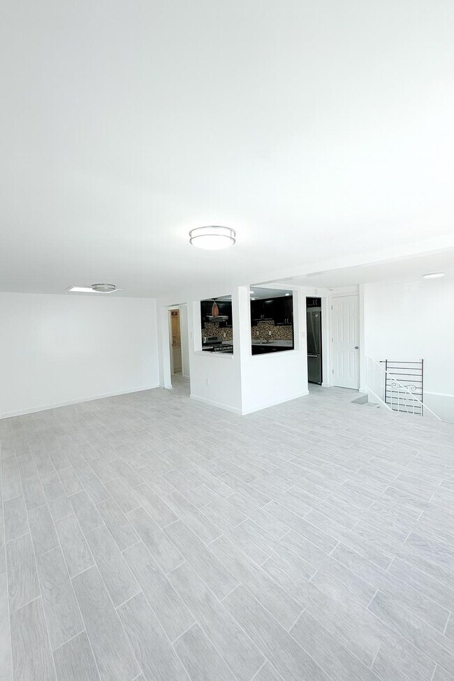 Building Photo - 5 Chopin Ct