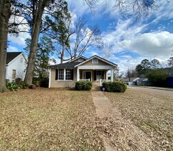 Building Photo - 3 Bedroom 1 Bath Home in South Highlands H...