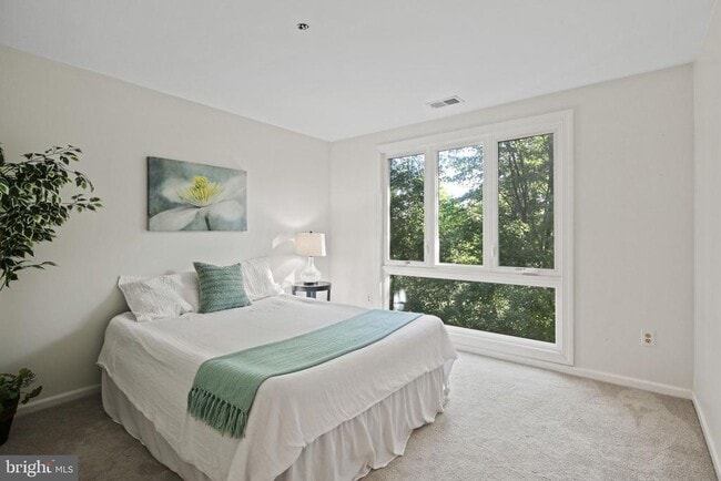 Building Photo - 5006 Dorsey Hall Dr