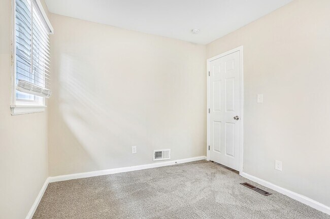 Building Photo - 2490 Brentwood Rd