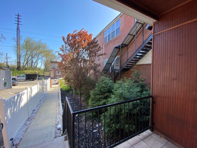 Building Photo - 2212 E Venango St