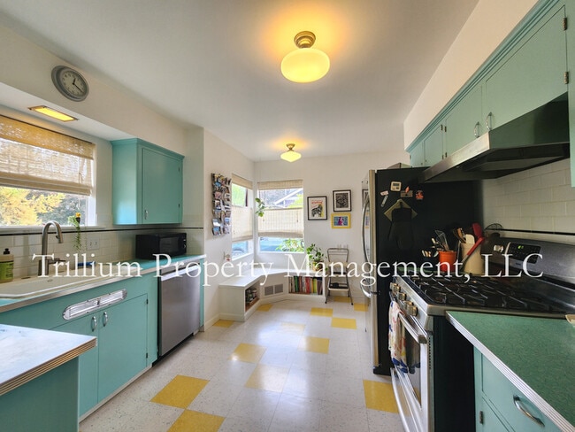 Building Photo - 5935 N Concord Ave