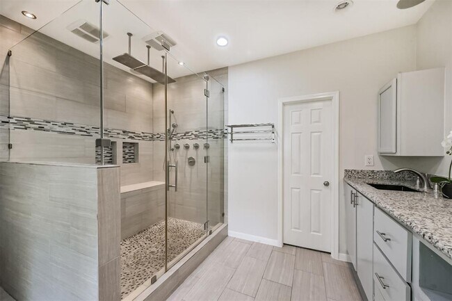 Building Photo - 11502 Bay Ledge Dr