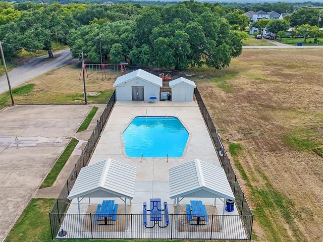 Building Photo - 2411 Mercedes St