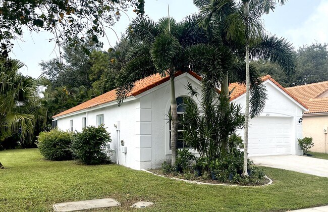 Building Photo - 1713 Carriage Brooke Dr