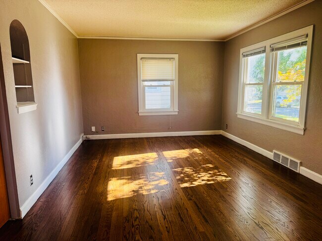 Building Photo - 3124 N Parish Ave