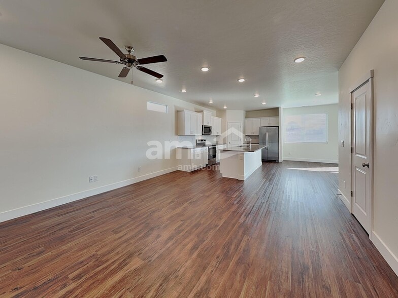 Building Photo - 9357 W Clancy St