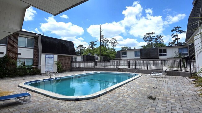 Building Photo - 1 bed, 1 bath, 2nd floor, condominium
