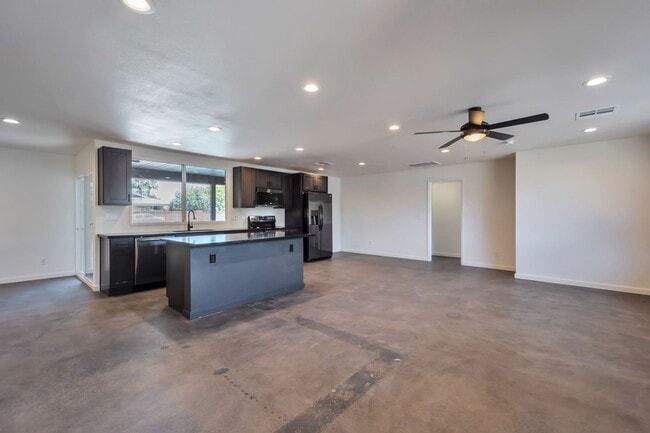 Building Photo - Remodeled 5-Bedroom Tempe Home with Private Pool, Large Yard & Garage Near ASU