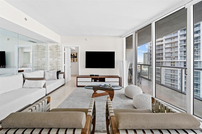 Building Photo - 495 Brickell Ave