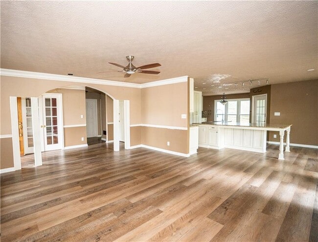 Building Photo - 611 Couch Rd