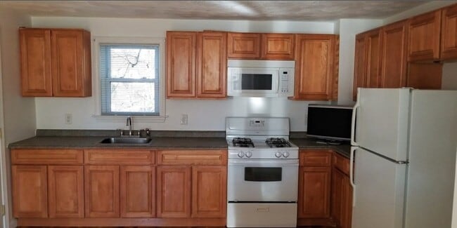 Building Photo - 180 Myrtle St