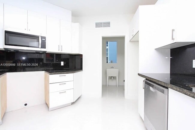 Building Photo - 15631 SW 11th Terrace