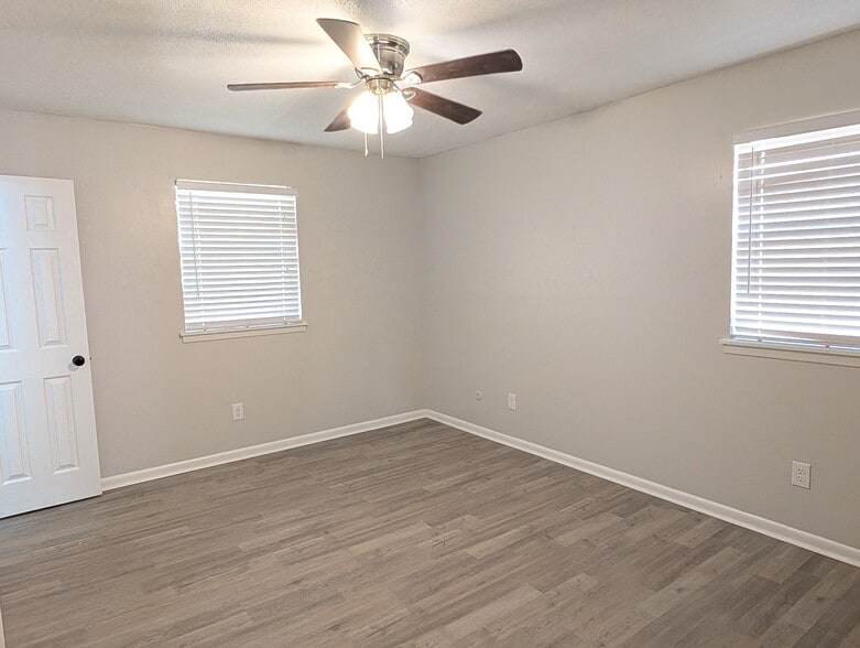 Building Photo - 9508 Labette Dr