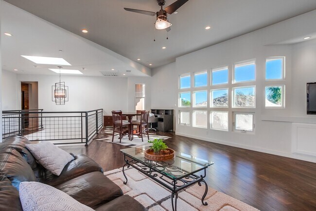Building Photo - 28548 Meadow Glen Way W