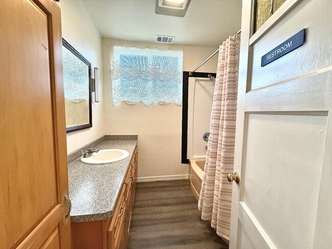 Building Photo - 2236 Home Dr