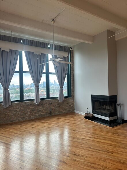 Building Photo - 1720 N Marshfield Ave
