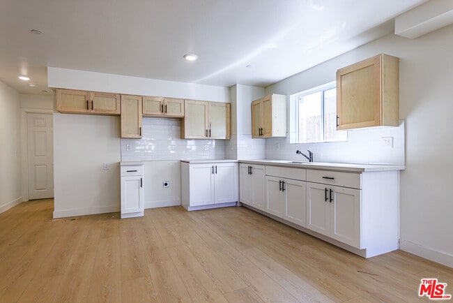 Building Photo - 1652 Murchison St