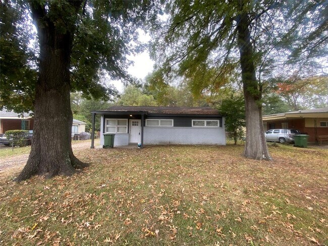 Primary Photo - 3220 Doris Cir