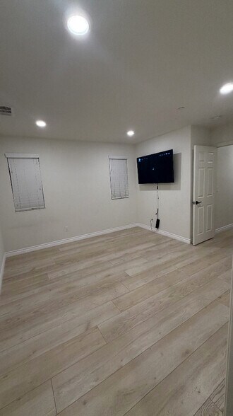Building Photo - 1287 White Oak Ct