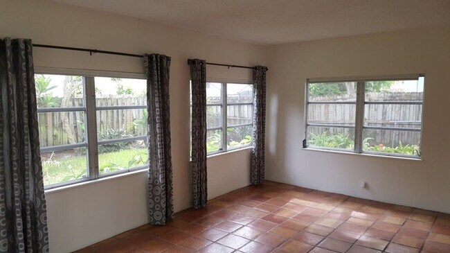 Building Photo - 1132 SW 3rd St